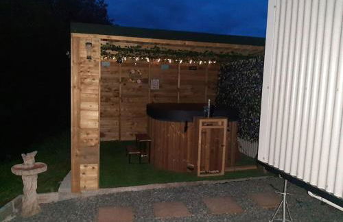 Anglesey new modern shepherds hut with spa hot tub - Foto 13