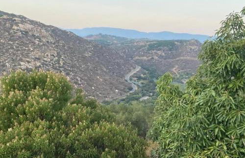 Quiet Hilltop Home With Stunning Hill Top And Valley Views - Foto 32