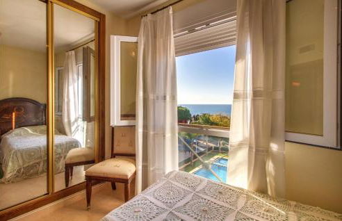 3 Bedroom Stunning Apartment In Calpe - Photo 23