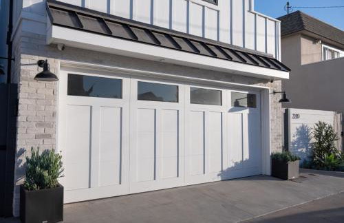 2026 Award Winner, Luxe 2BR, steps to sand & pier, with fire pit, AC and parking - Foto 31