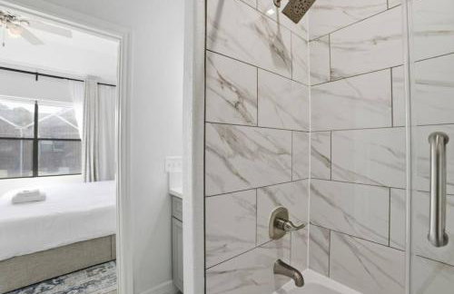 O18A Spacious 3BR Sleeps 10 Two Living Areas Houston - Foto 19