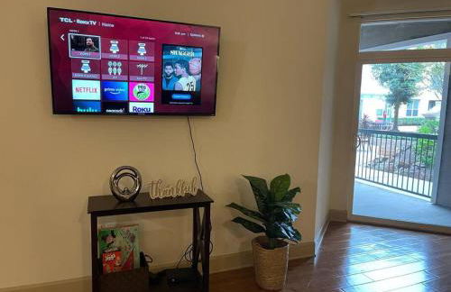 Stylish Open Concept Apt with King Bed, walking distance from NRG Texans Stadium, 1 mile to Med Center, Free Parking - Foto 7