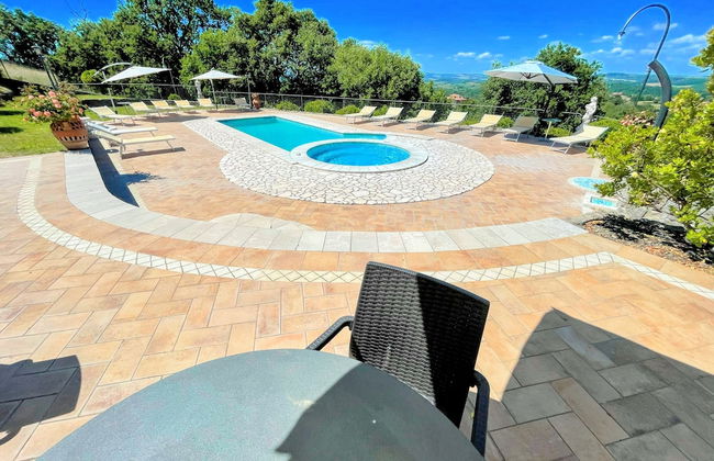 Pool, Jacuzzi and Events Room - Charming Villa in Umbria - Sleeps 24 - Lake View - Foto 65