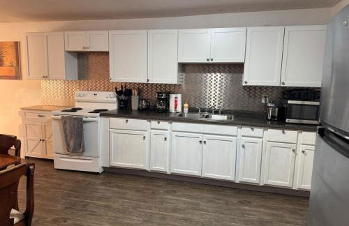 Cozy 3 4 BR Home Ideal for Family - Foto 13