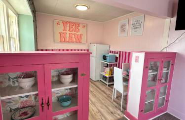 Barbie-1Bed1BathKitchDeckGrill-Sleeps Up to 4 - Foto 16