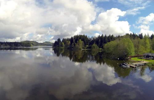 Lux Lakefront Estate, Sandy Beach, Hot Tub, Sauna, Dock, Treehouse & Deck - Foto 30