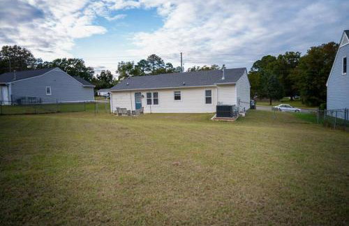 Near Historic Downtown Apex, Sleeps 8, King Bed - Foto 30