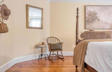 Historic & Secluded Estate on the Hudson River w/ Pool Sleeps 24 River House by Avantstay - Foto 75