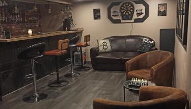 Charmante maison avec piscine chauffée, salle de cinéma et bar - Foto 4