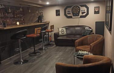 Charmante maison avec piscine chauffée, salle de cinéma et bar - Foto 4