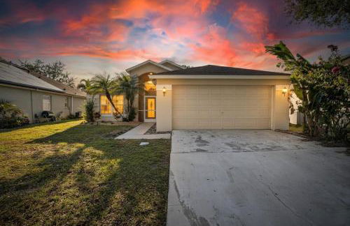 Lakefront 4-Bedroom Home with Pool - Foto 42