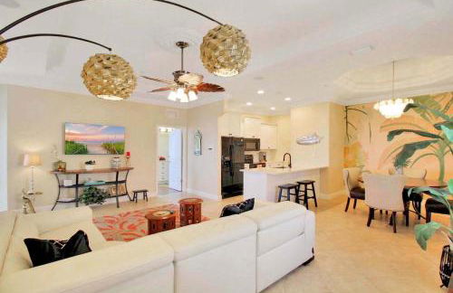 2BR Condo On Venice Island - Minutes To Beaches - Foto 1