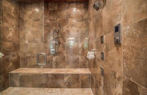 Luxury Mountain Mansion, 7BR, 8 king beds, 10000sf, Views, Pool, Sport Court, Gym, Sauna, Petting Zoo - Foto 40