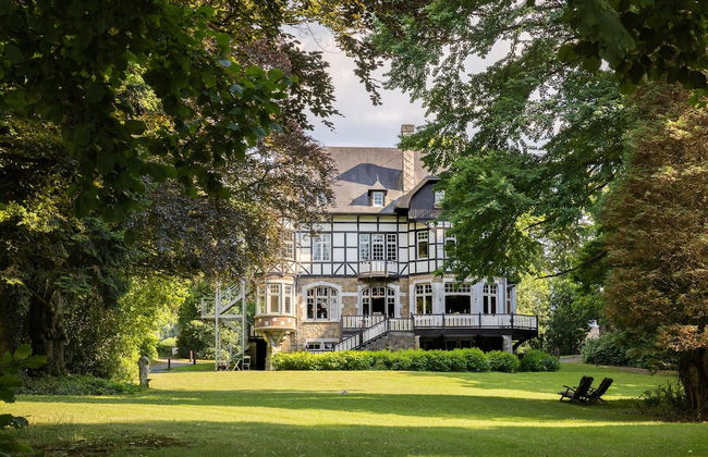 Beautiful Castle in Spa wit Garden - Photo 1