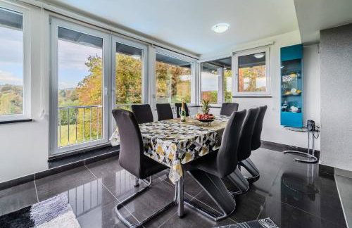 Riverside House with Pool and Hot Tub - Happy Rentals - Foto 7