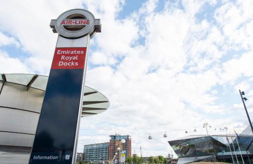 Penthouse with O2 Arena View, Free Parking & Portable AC - Foto 56