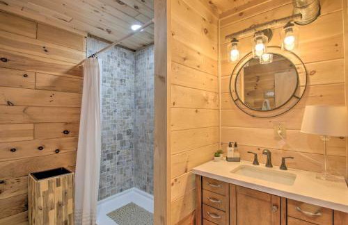 Elegant and Quiet Maine Escape with Sauna and Deck! - Foto 15