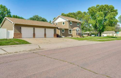 15 Mi to Downtown Sioux Falls Gem with Yard! - Foto 32