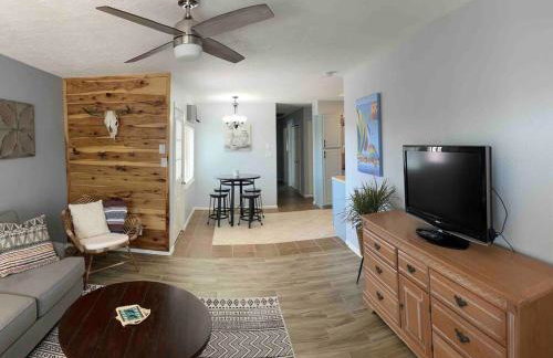 Comfy, contemporary quiet retreat vacation home with views - Foto 8