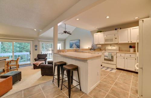 Harbor Springs Condo with Fireplace Near Skiing! - Foto 9