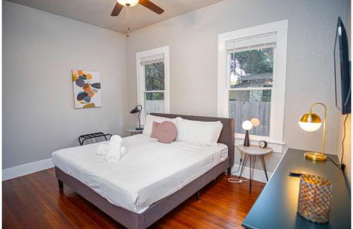 Chic Downtown Farmhouse With Garden and BBQ Grill - Photo 18