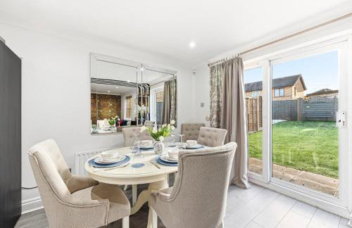 Keaton House - Close to City Centre - Free Parking, Spacious Garden, Fast Wifi and Smart TV by Yoko Property - Foto 8