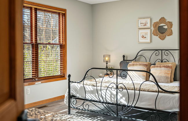 Laker s Pointe by Avantstay Lakefront Private Peninsula Hot Tub Game Room - Photo 32