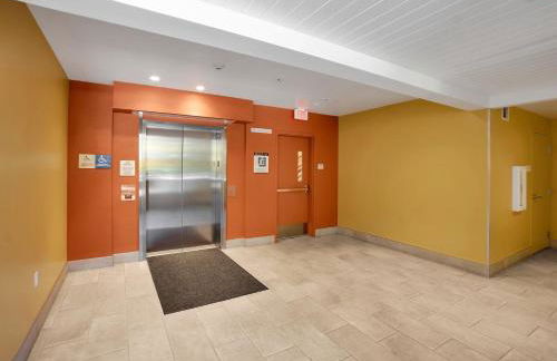 Bright Top Floor-Elevator-Walk Downtown-Laundry - Foto 42