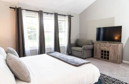 Spacious Vaulted 4BR Family Home Near Mall of GA Sleeps 12 - Foto 35