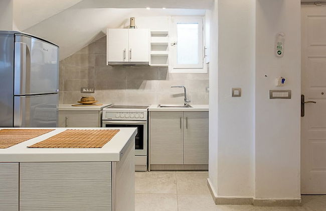 Santorini Villatzio Suites - Photo 20