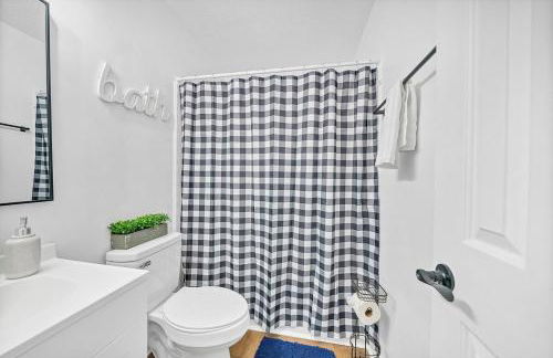 Chic & Modern 2BD Near CAE - Foto 25