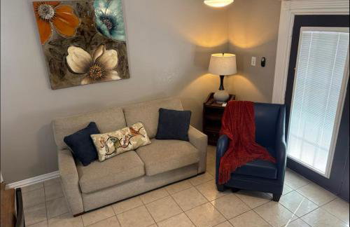 1 BR 1 Bath Airport SpaceX LNG WashDry Yard Patio Pets - Foto 1