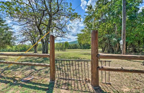 Hand-Built Black Fork Cabin 2 with Fire Pit! - Foto 22