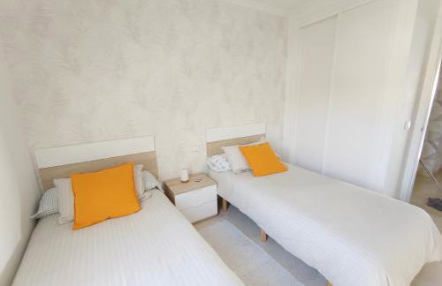 Precioso ático con vistas a pie de playa - Foto 9