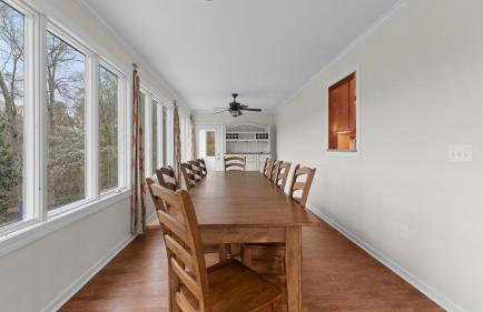 Sleeps 22, Lakefront w/ Private Dock & Pool, 2 Houses Lake Living by Avantstay - Foto 96