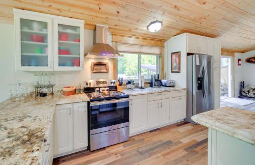 Champion Vacation Rental with Fire Pit! - Foto 6