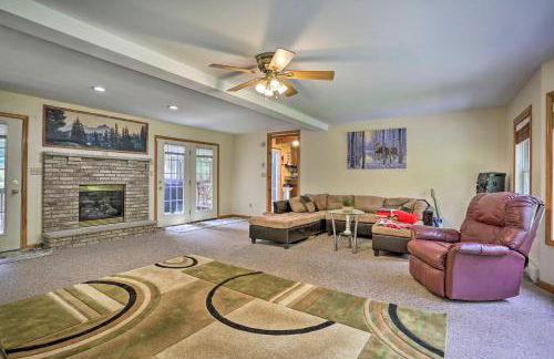 5 Mi to Camelback Henryville Home with Hot Tub! - Foto 9