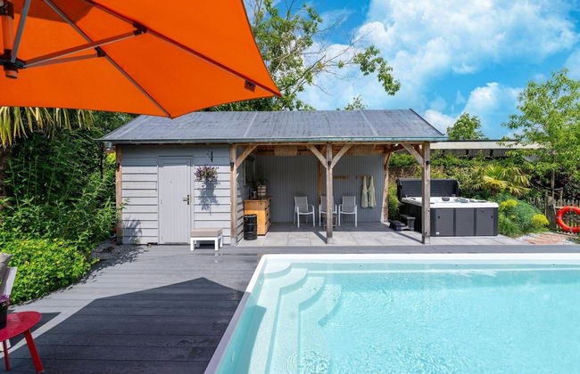 Holiday Home With Bubble Bath - Photo 19