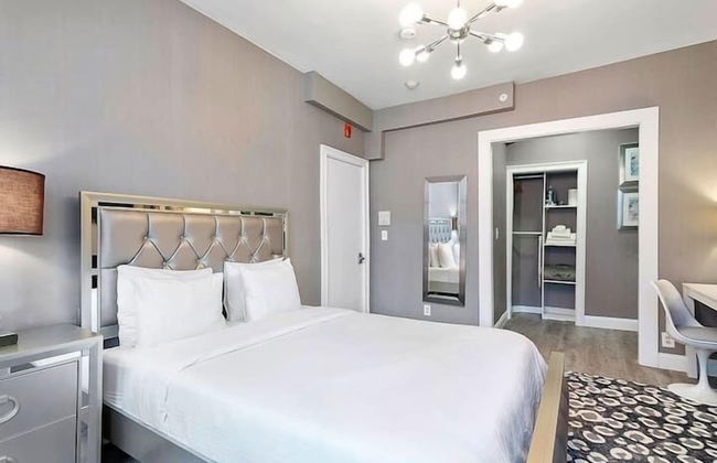 Premier Suites - Bay Village - Photo 8