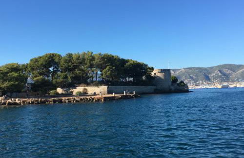 Au cœur du vieux Toulon au calme appartement rénové climatisé confortable étage élevé avec ascenseur proche parking et toutes commodités - Foto 28