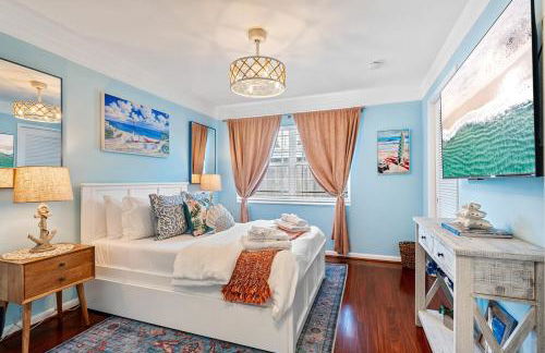 Chic 4BR Htd Pool, 5 min to beach, PAC-MAN, Games - Foto 36