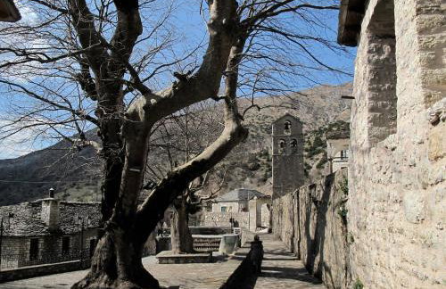 The Mountain House -mountain getaway - Photo 38