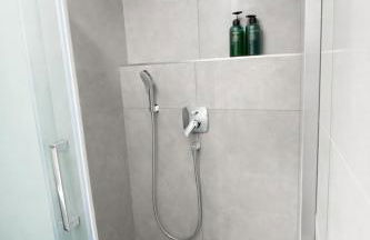 STN Apartment Suite - Ferienwohnung mit 2 Schlafzimmer & Parkplatz, Highspeed WLAN, Fußbodenheizung & Netflix Premium, Zentral zu Audi & Schwarz Gruppe - Foto 6