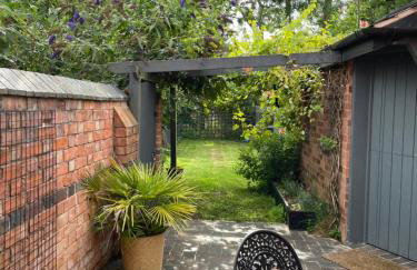 The Harborne Home opposite QE hospital & Birmingham university - Photo 24