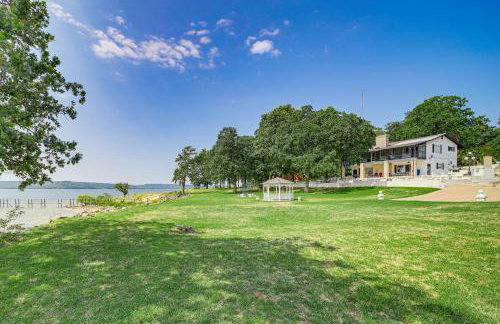 Lakefront Eufaula Escape with Dock and Private Beach! - Foto 2
