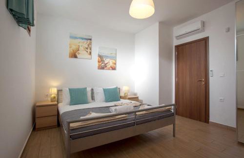Family seaside Kladissos Villa with private heated pool! - Photo 41