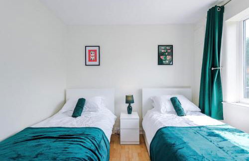 3 BR Property in Prestwich 15 mins from Manchester City Centre Garden Free parking Superfast WIFI Netflix - Foto 7