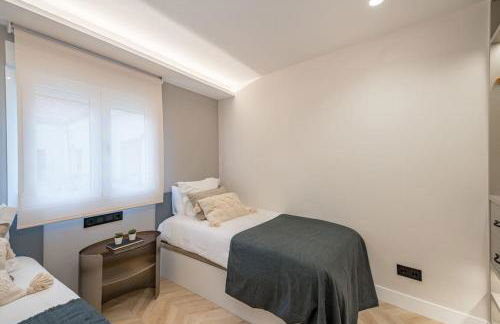 Location, Luxury & Style Best 5Bed in Madrid - Photo 24