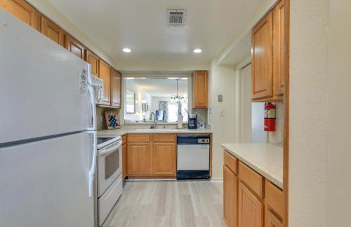 Central Cocoa Beach Condo with View, Steps to Beach! - Foto 10