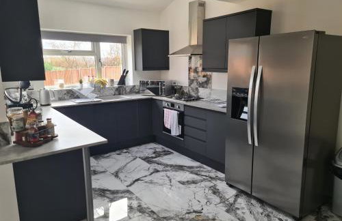 SAV 5 bedroom Executive detached house in Leiceste - Photo 14